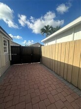 2753 W 68th Pl in Hialeah, FL - Building Photo - Building Photo