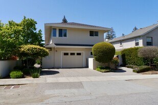 466 Tyndall St in Los Altos, CA - Building Photo