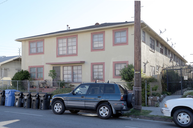 1050 N Normandie Ave in Los Angeles, CA - Building Photo - Building Photo