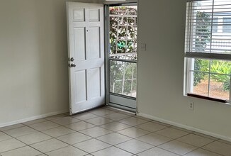 3171 Luna Ave, Unit 3171 in San Diego, CA - Foto de edificio - Building Photo