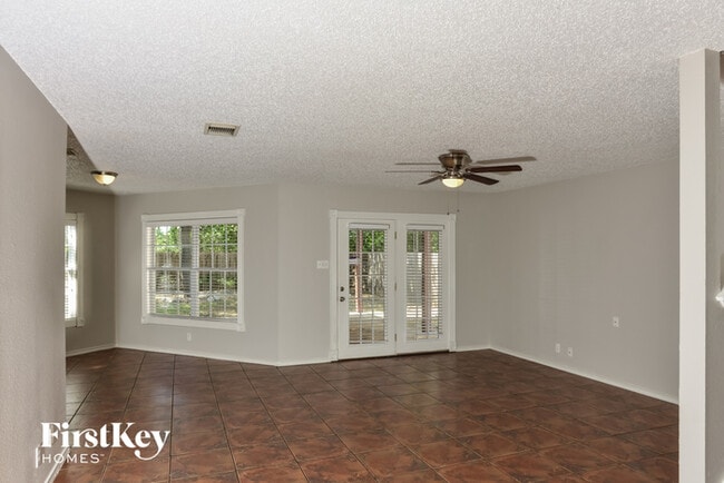 13391 Greenstone in San Antonio, TX - Building Photo - Building Photo