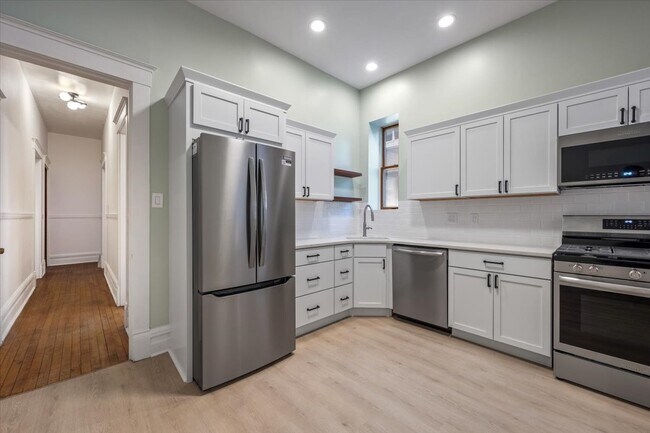 709 W Roscoe St in Chicago, IL - Building Photo - Building Photo