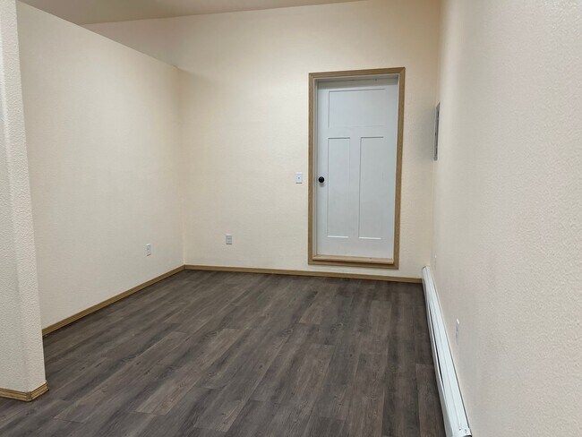 1960 Rogge Ave-Unit -Unit 3 in North Pole, AK - Foto de edificio - Building Photo