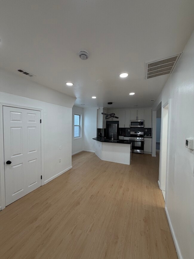 197 S 11th St, Unit 3 in Newark, NJ - Foto de edificio - Building Photo