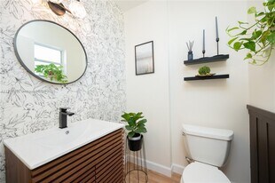 1000 NE 14th Ave in Hallandale Beach, FL - Building Photo