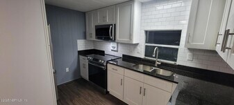 10906 Olivewood Ln, Unit 751 in Jacksonville, FL - Building Photo