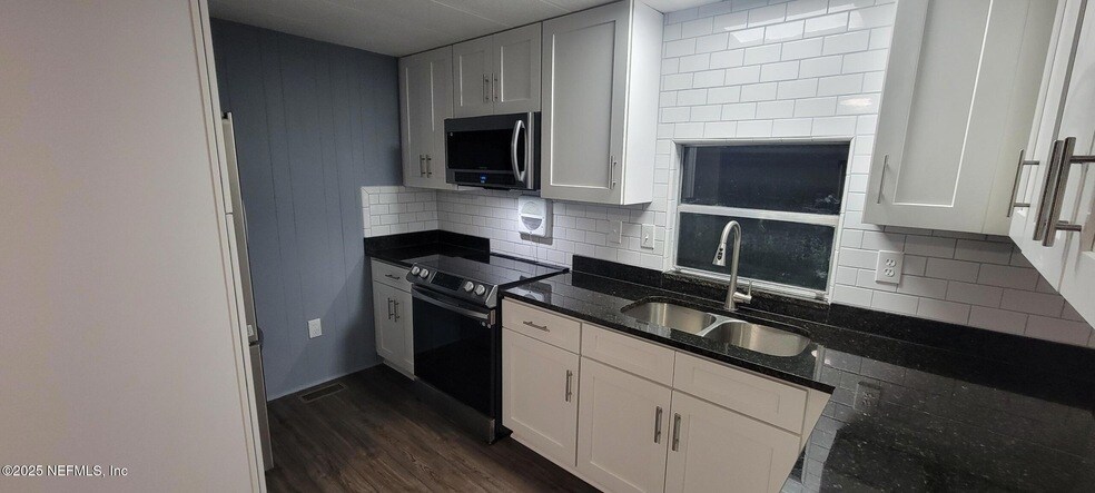 10906 Olivewood Ln, Unit 751 in Jacksonville, FL - Building Photo