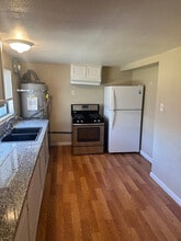 934 E Andrews Ave in Fresno, CA - Foto de edificio - Building Photo