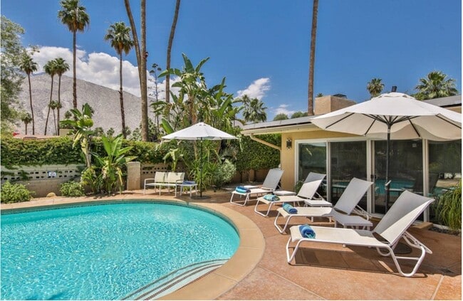 1223 E San Lorenzo Rd in Palm Springs, CA - Building Photo - Building Photo