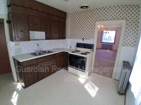 166 Court St S in Thunder Bay, ON - Building Photo