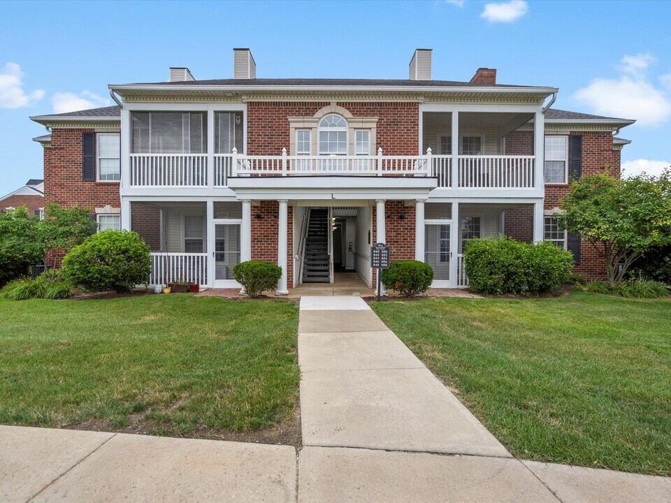 846 W Summerfield Gln Cir in Ann Arbor, MI - Building Photo