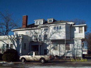 907 E Locust St in Davenport, IA - Foto de edificio - Building Photo