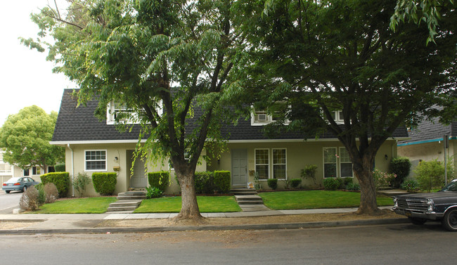 5262 Snow Dr in San Jose, CA - Foto de edificio - Building Photo