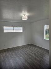 1047 Wharf St in Brookings, OR - Building Photo - Building Photo