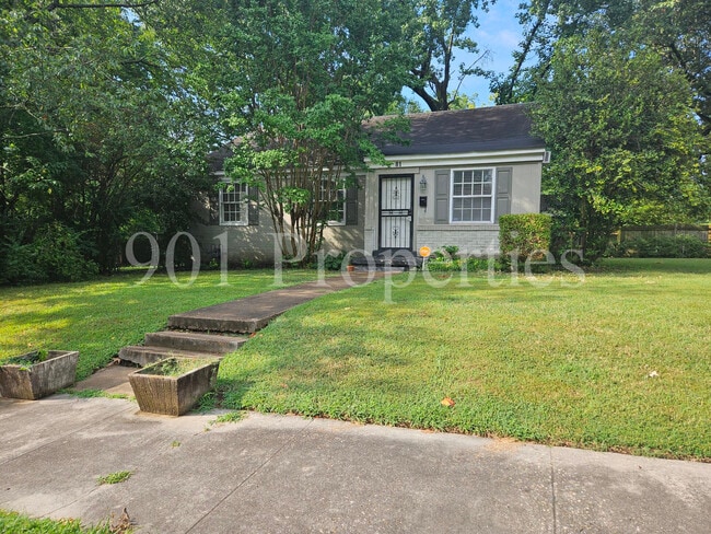 property at 81 S Larchmont Dr