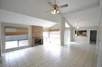 328-332 W Corporate Dr in Lewisville, TX - Building Photo - Building Photo