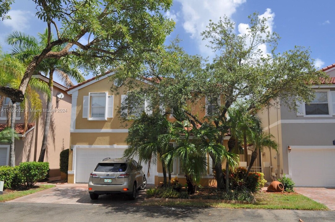 1115 River Birch St in Hollywood, FL - Building Photo