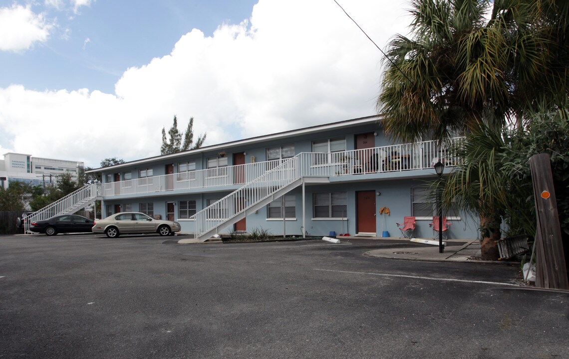 2055 Arlington St in Sarasota, FL - Foto de edificio