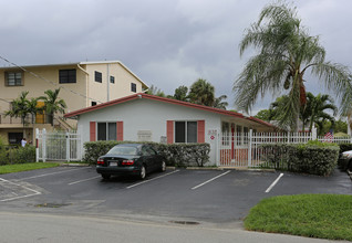 Riverbend Apartments in Fort Lauderdale, FL - Building Photo - Building Photo