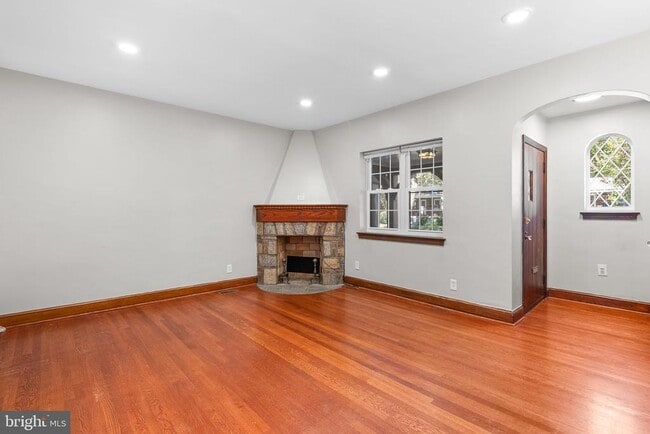 property at 24 Gallatin St NW
