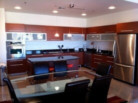 900 S Las Vegas Blvd in Las Vegas, NV - Building Photo