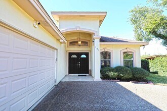 103 Yellowstone Lake Dr in Laredo, TX - Building Photo - Building Photo