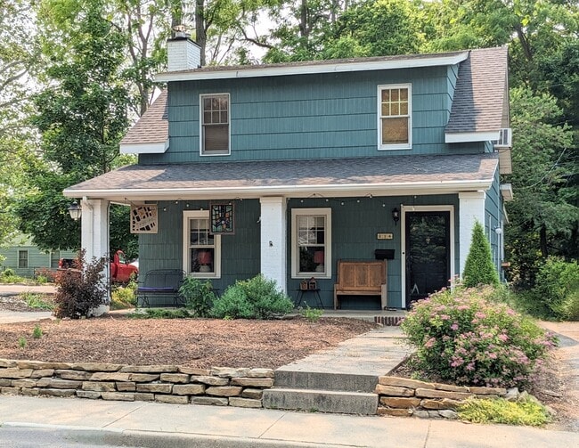 property at 814 S Henderson St