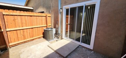 1417 N Pennsylvania Ave in Colton, CA - Foto de edificio - Building Photo