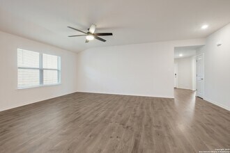 4848 Closed Grip Wy in San Antonio, TX - Building Photo - Building Photo