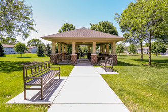 Park Glen Senior Apartments in Madison, WI - Foto de edificio - Building Photo