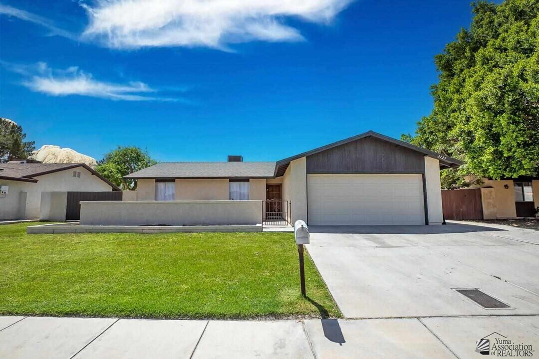 3127 W 18th St in Yuma, AZ - Building Photo