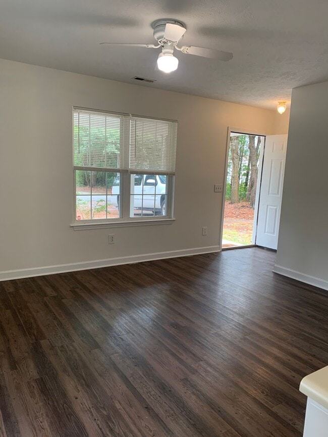 124 Hillsdale Dr in Wilmington, NC - Building Photo - Building Photo