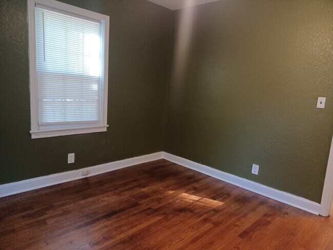 162 Fairburn Rd SW, Unit Left unit in Atlanta, GA - Building Photo - Building Photo