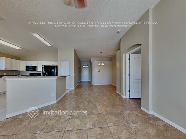 8414 Canterbury Lake Blvd, Unit 1 in Tampa, FL - Foto de edificio - Building Photo