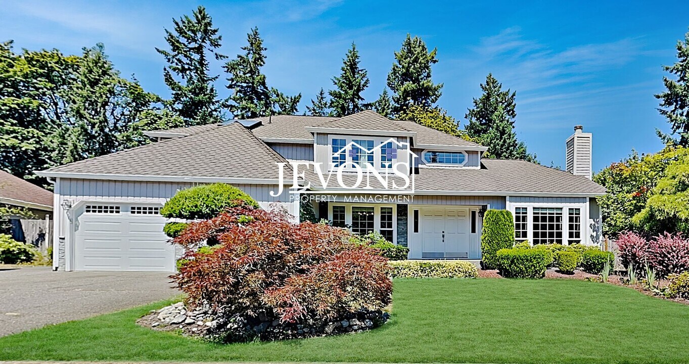 15444 139th Ave SE in Renton, WA - Building Photo