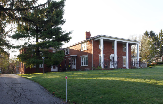 875 Andover Rd in Mansfield, OH - Foto de edificio - Building Photo