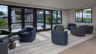 19401 W Dixie Hwy in Miami, FL - Building Photo - Building Photo