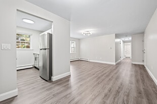 106 Central Ave in East Hartford, CT - Building Photo