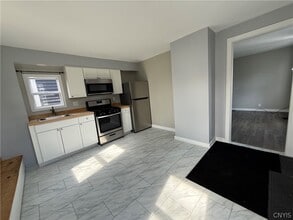 250 W 2nd St in Oswego, NY - Building Photo - Building Photo