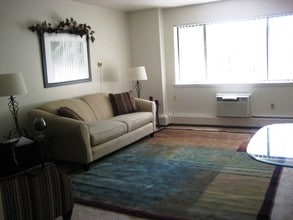 Library Park Apartments in Kenosha, WI - Building Photo - Building Photo