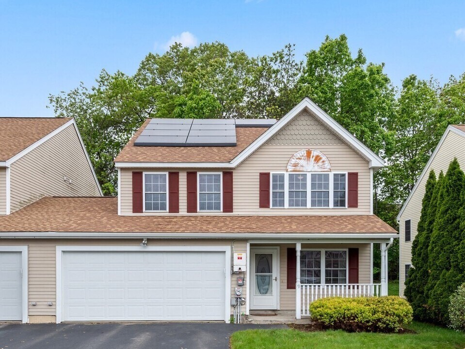 9 Angela Rose Ln in Worcester, MA - Building Photo