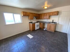 1517 76th Ave in Oakland, CA - Foto de edificio - Building Photo
