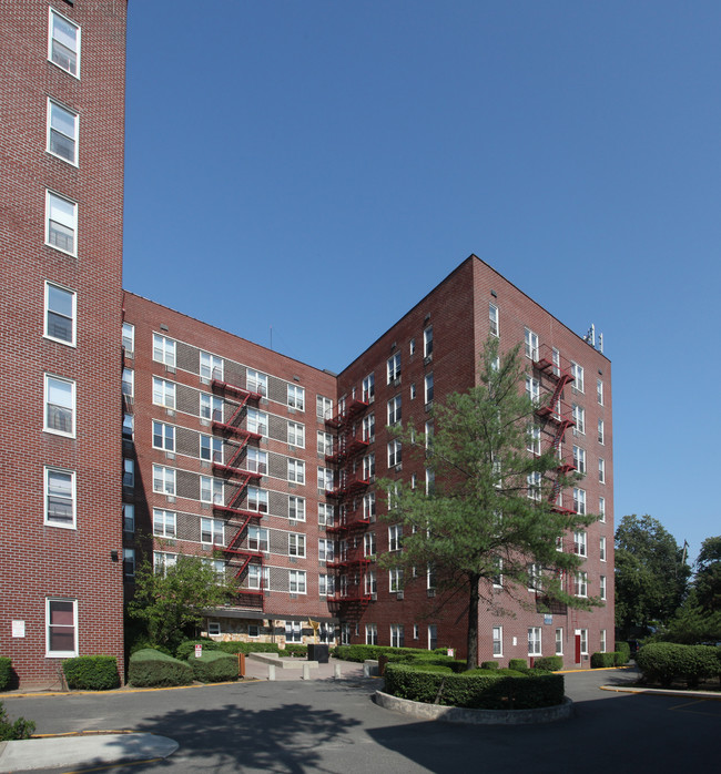 Kennedy Plaza in Jamaica, NY - Foto de edificio - Building Photo