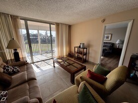 3671 Environ Blvd in Lauderhill, FL - Building Photo