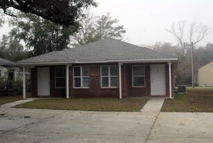 2211 16th Ave, Unit B in Gulfport, MS - Building Photo