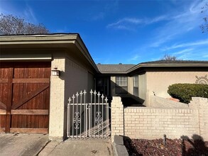 1705 Timberline Dr in Benbrook, TX - Foto de edificio - Building Photo