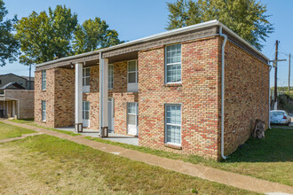 Urban Bayou Apartments in Memphis, TN - Building Photo - Building Photo