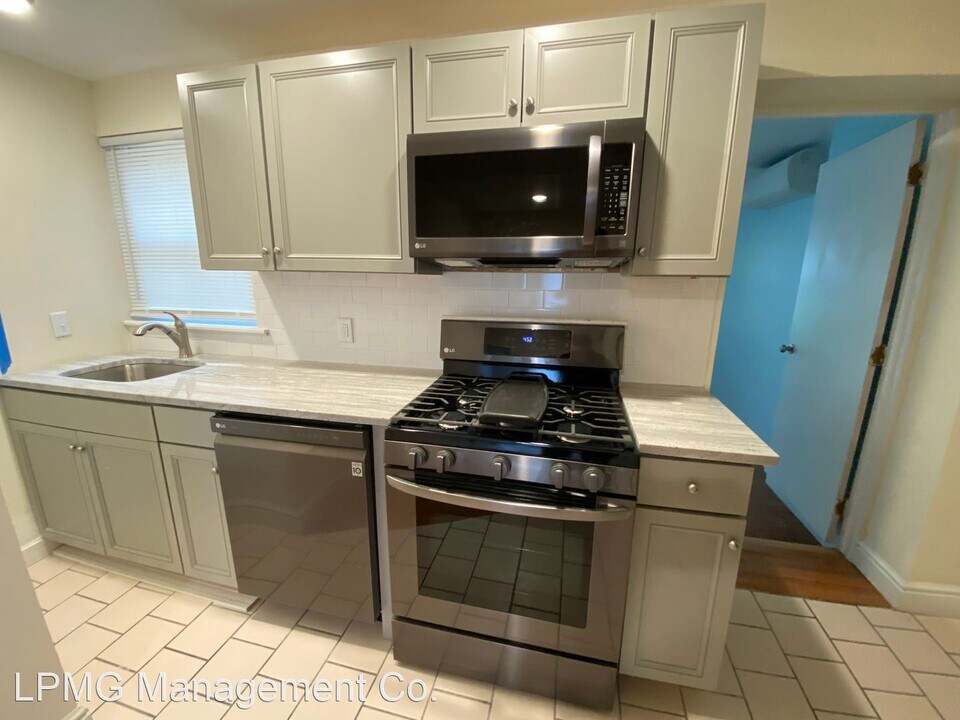 1217 E Berks St in Philadelphia, PA - Building Photo
