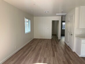 916 W Perdew Ave in Ridgecrest, CA - Building Photo - Building Photo