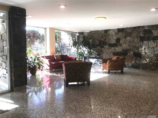 47-27 Little Neck Pkwy-Unit -6C in Queens, NY - Building Photo - Building Photo